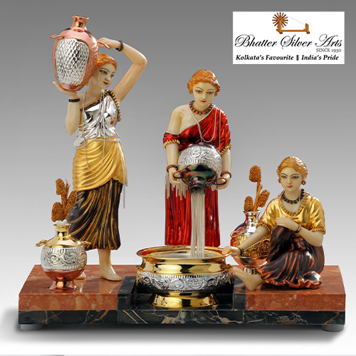 3 Lady figure